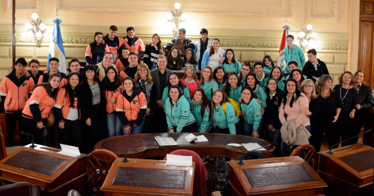 GC - 2019-05-16- Fb - Bouquet y Las Rosas - Ciudadanos en el Senado 1