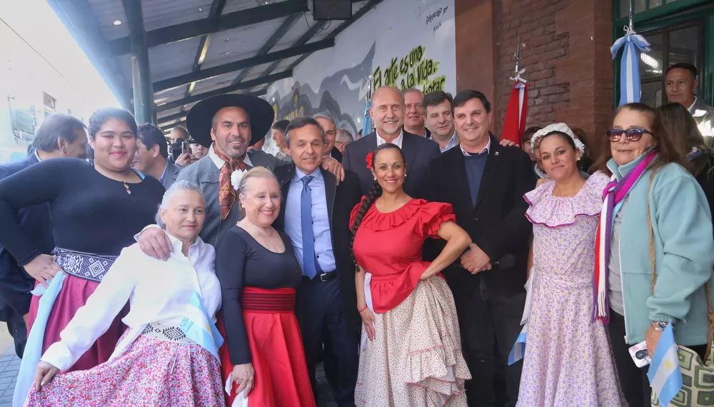 Gobernador Perotti en estación de Roldán