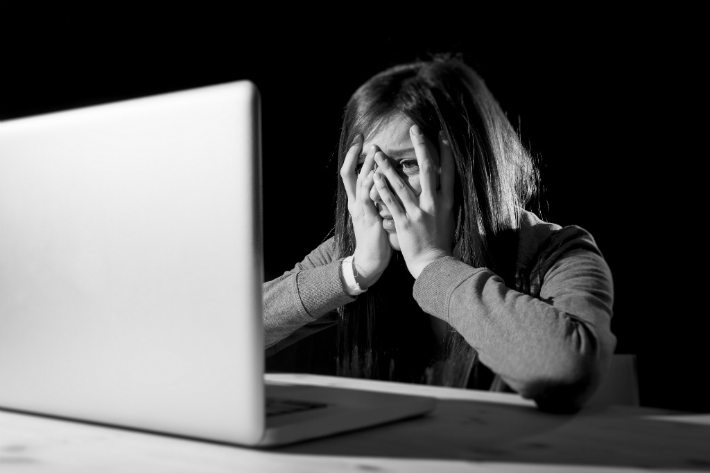 ciberbullying_iStock