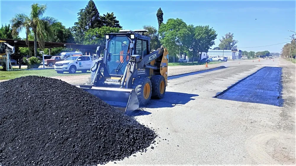 RN 178 - VIALIDAD NACIONAL EJECUTA BACHEO CON ASFALTO EN LAS ROSAS - 31-...