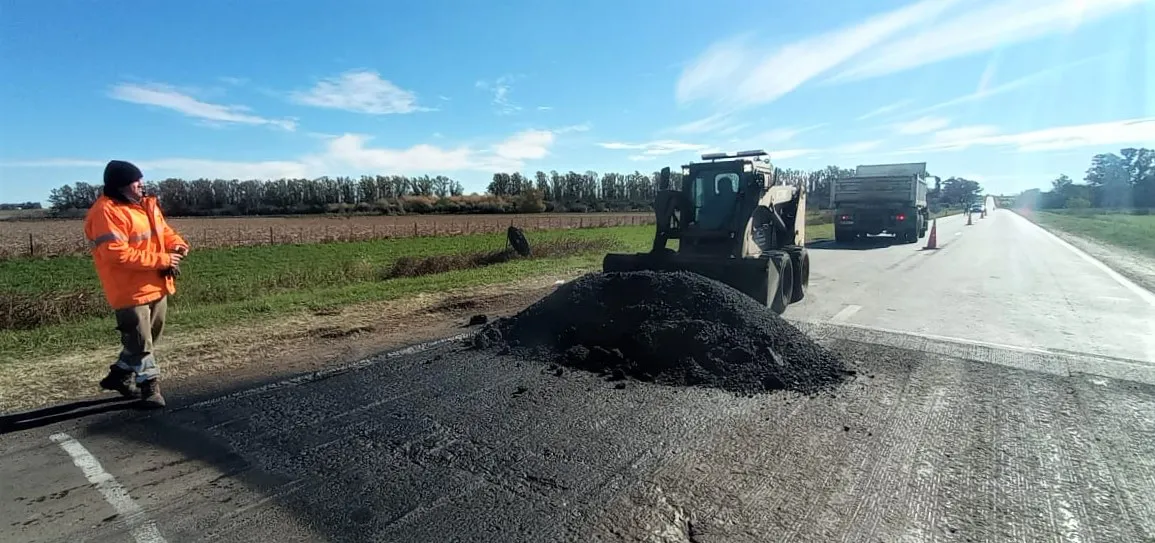 RN 178 - VIALIDAD NACIONAL AVANZA CON EL BACHEO ENTRE VILLA ELOISA Y RN ... (2)