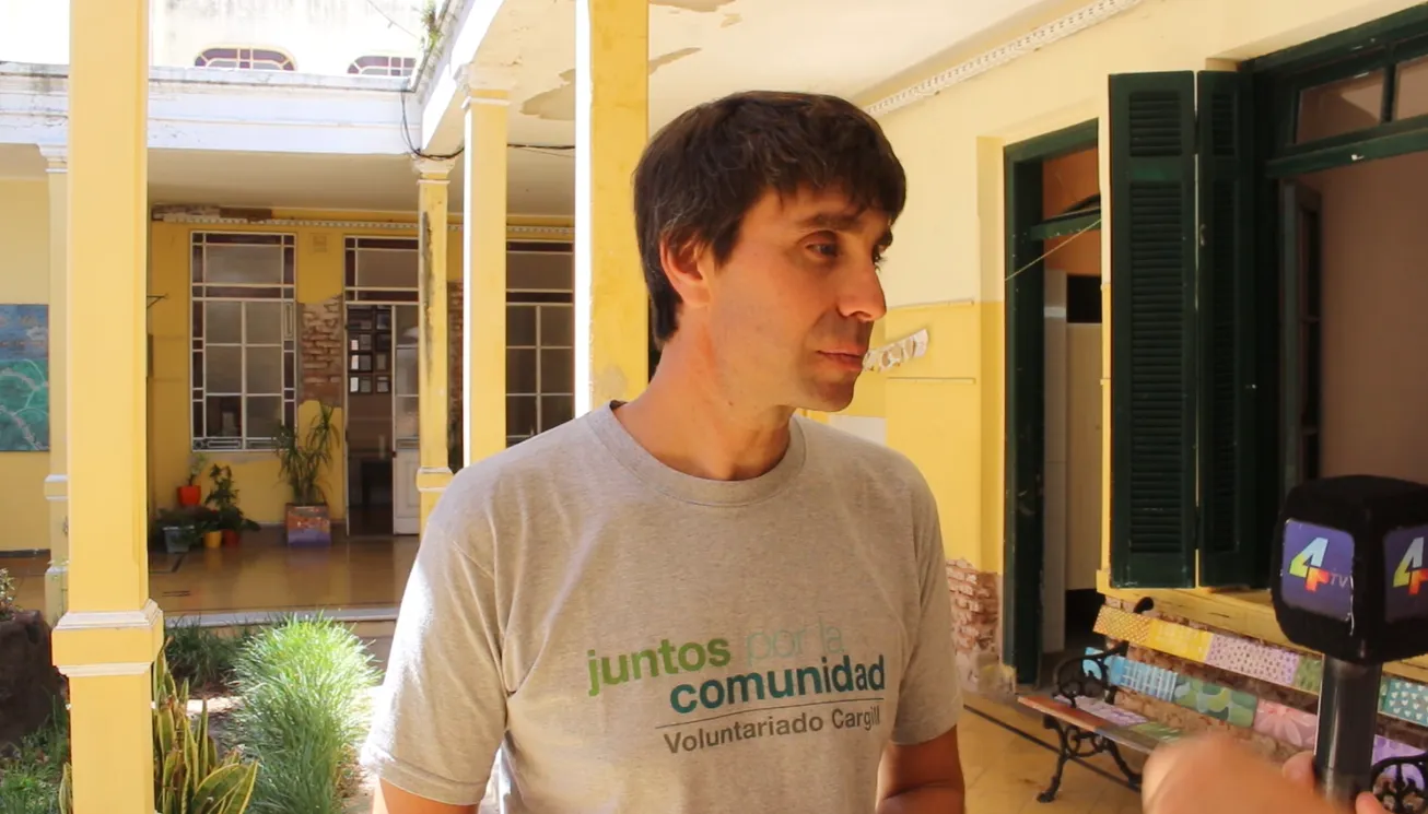 SANTIAGO WHITE