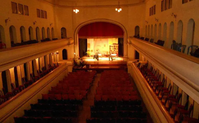 el-teatro-desarrollada-estilo-neoclasico-la-sala-debia-servir-ademas-el-nuevo-arte-del-cine-que-llegaba