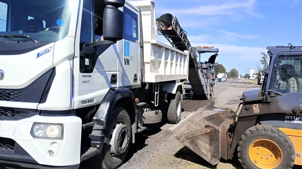 RN 178 - VIALIDAD NACIONAL EJECUTA BACHEO CON ASFALTO EN LAS ROSAS - 14-...